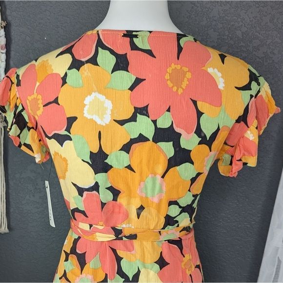 Billabong Floral Wrap Dress - Picture 7 of 10